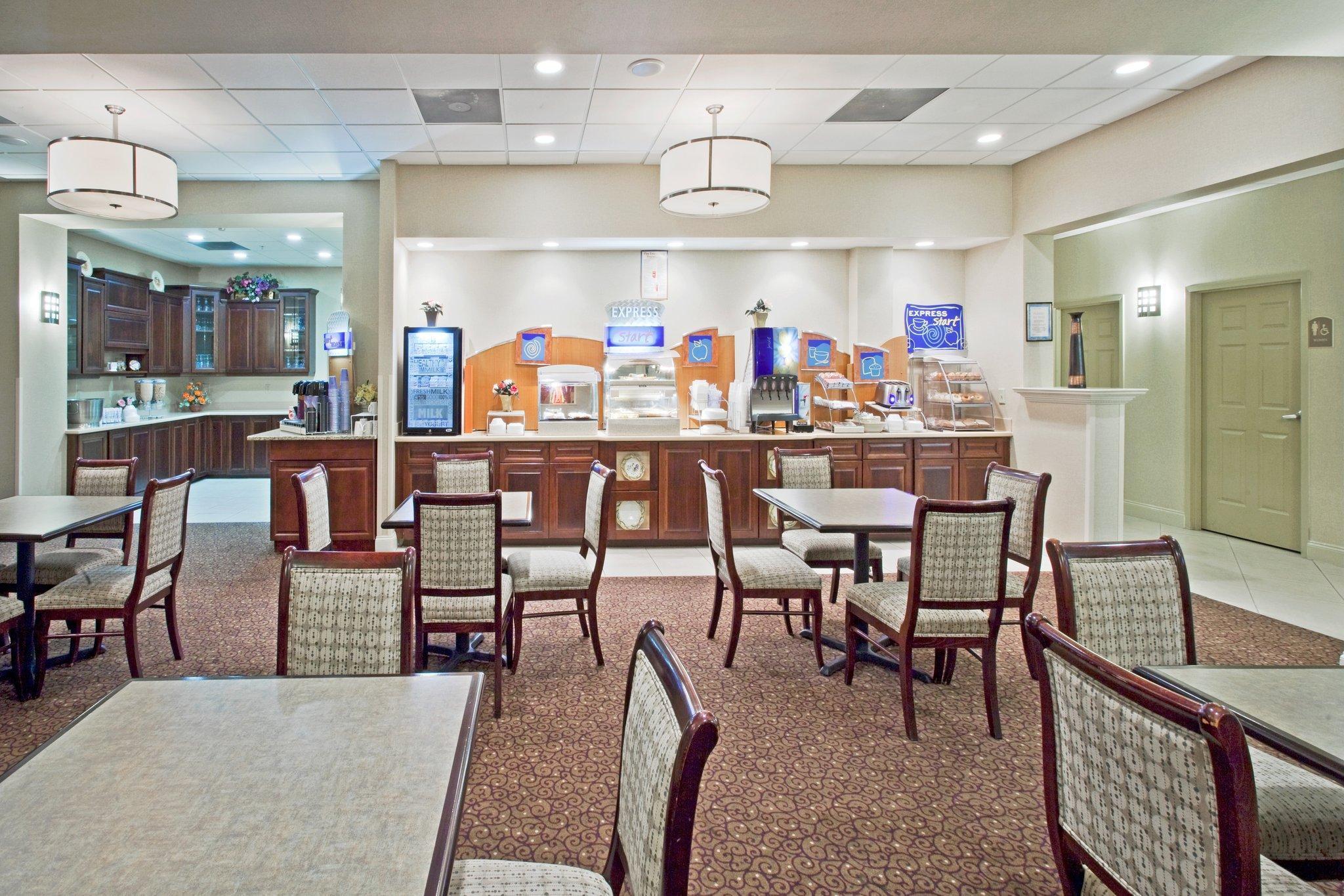 Holiday Inn Express Hotel & Suites Clearwater Us 19 North By Ihg Exterior foto
