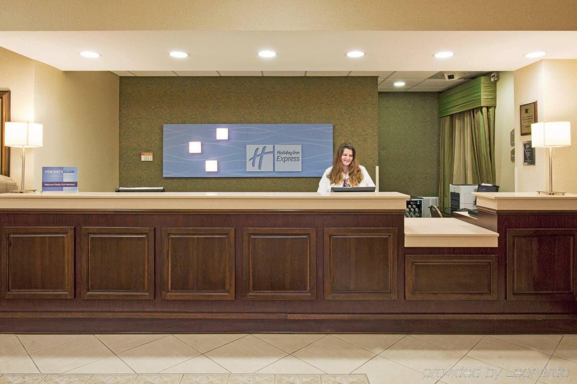 Holiday Inn Express Hotel & Suites Clearwater Us 19 North By Ihg Exterior foto